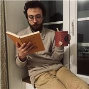 Je suis un étudiant en première année d'histoire proposant du soutiens scolaire où de l'aide aux devoirs en histoire